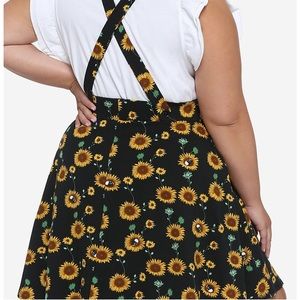 Suspender circle skirt